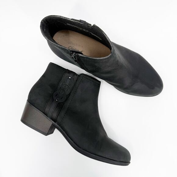 Clarks Adreena Lilac Ankle Boots SZ 7.5 Black Nubuck Booties Block Heel Leather - Picture 1 of 16